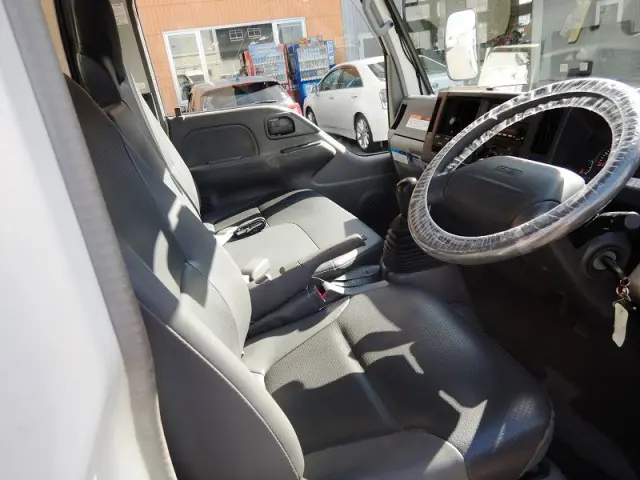 いすゞ エルフ BDG-NKS85AN(4WD)の写真19