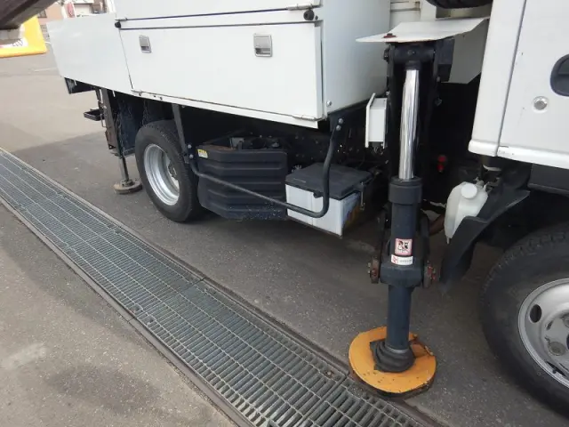 いすゞ エルフ BDG-NKS85AN(4WD)の写真31