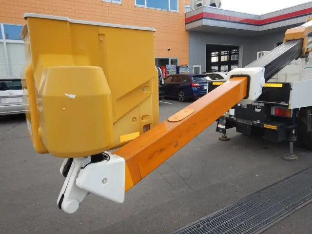 いすゞ エルフ BDG-NKS85AN(4WD)の写真32