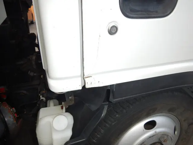 いすゞ エルフ BDG-NKS85AN(4WD)の写真36