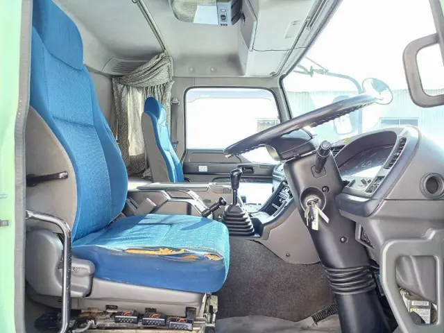 いすゞ ギガ PDG-CYZ77V8(6x4)の写真22