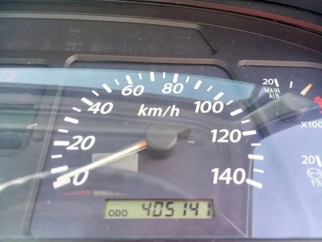 いすゞ ギガ PDG-CYZ77V8(6x4)の写真24