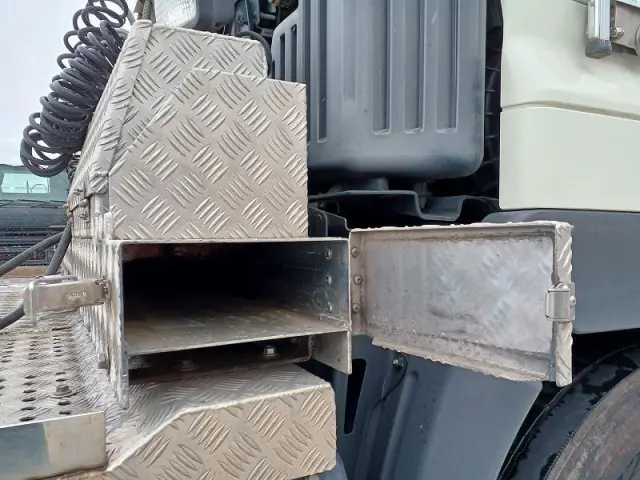 日野 プロフィア QPG-SH1EDDG(2WD)の写真16