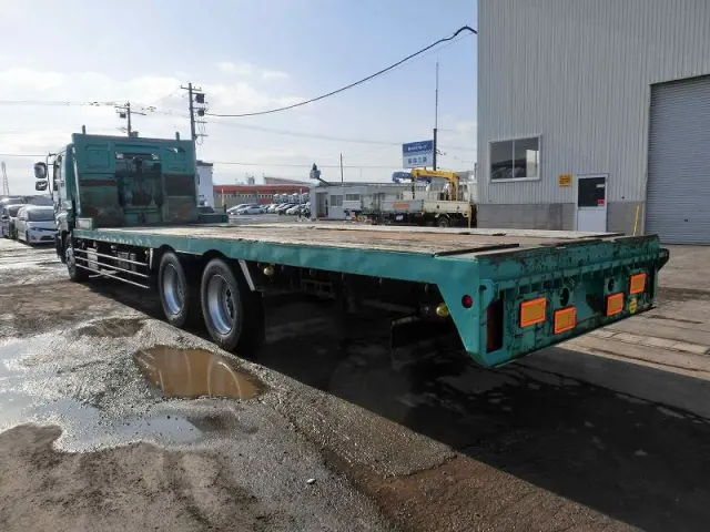 いすゞ ギガ KL-CYZ52V4(6x4)の写真4