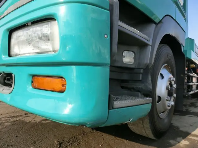 いすゞ ギガ KL-CYZ52V4(6x4)の写真17