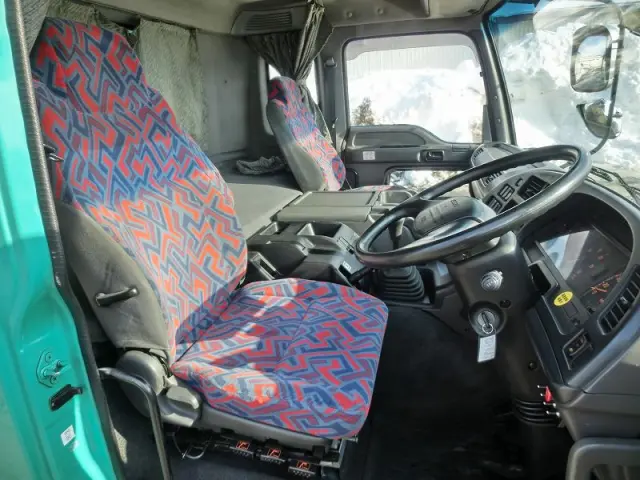 いすゞ ギガ KL-CYZ52V4(6x4)の写真22