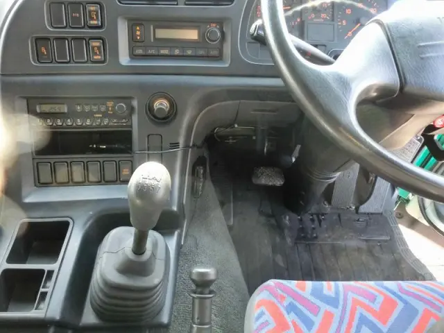 いすゞ ギガ KL-CYZ52V4(6x4)の写真23