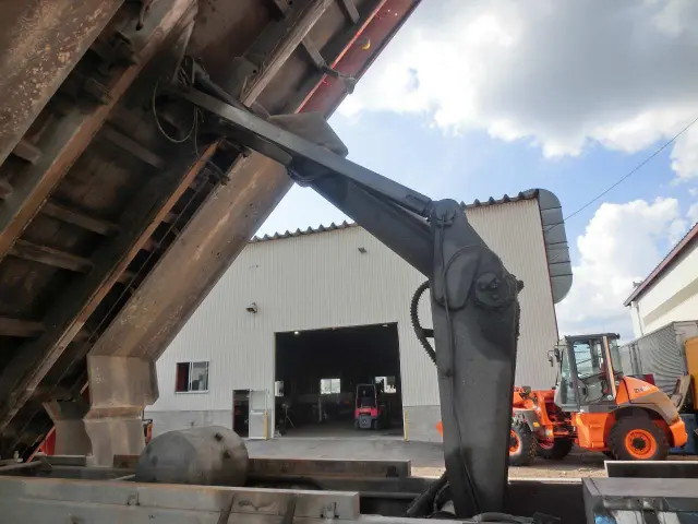 日野 プロフィア QDG-FS1EREA(6x4)の写真11