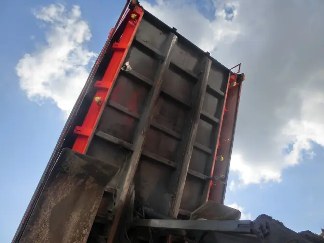 日野 プロフィア QDG-FS1EREA(6x4)の写真12