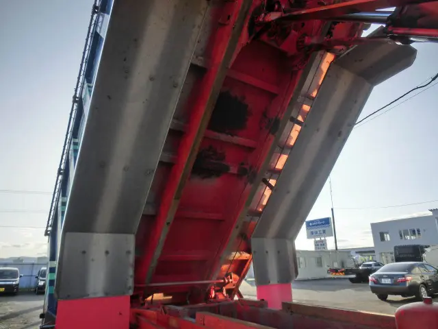 いすゞ ギガ KC-CYZ82P2(6x4)の写真10