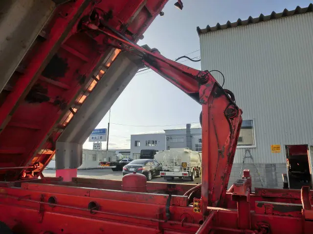 いすゞ ギガ KC-CYZ82P2(6x4)の写真11