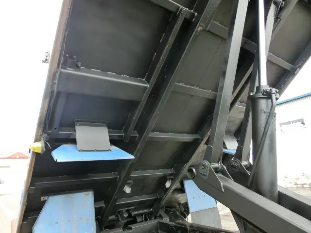 日野 レンジャー LKG-FE7JJAA(2WD)の写真12