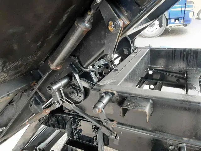 いすゞ フォワード TKG-FRR90S2(2WD)の写真9