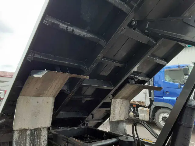 いすゞ フォワード TKG-FRR90S2(2WD)の写真10