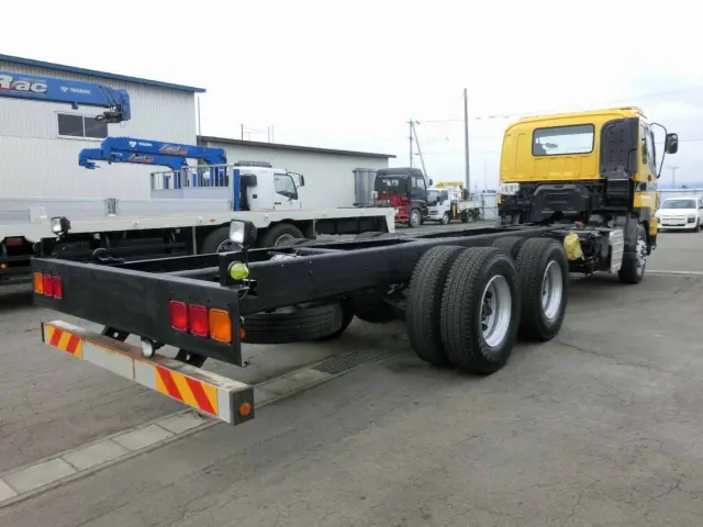 いすゞ ギガ QKG-CYZ77AM(6x4)の写真6