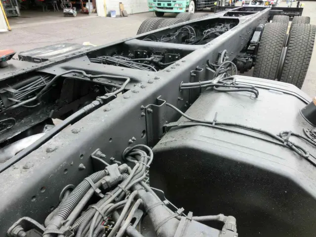 いすゞ ギガ QKG-CYZ77AM(6x4)の写真8