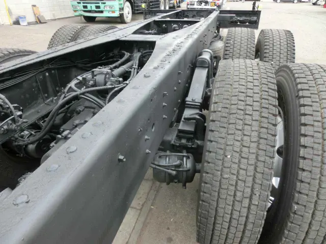 いすゞ ギガ QKG-CYZ77AM(6x4)の写真9