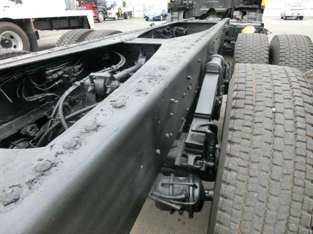 いすゞ ギガ QKG-CYZ77AM(6x4)の写真11