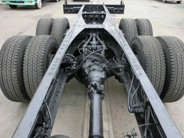 いすゞ ギガ QKG-CYZ77AM(6x4)の写真12