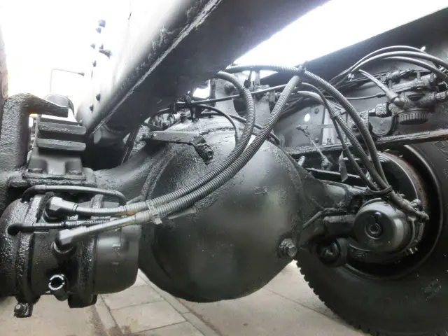 いすゞ ギガ QKG-CYZ77AM(6x4)の写真14