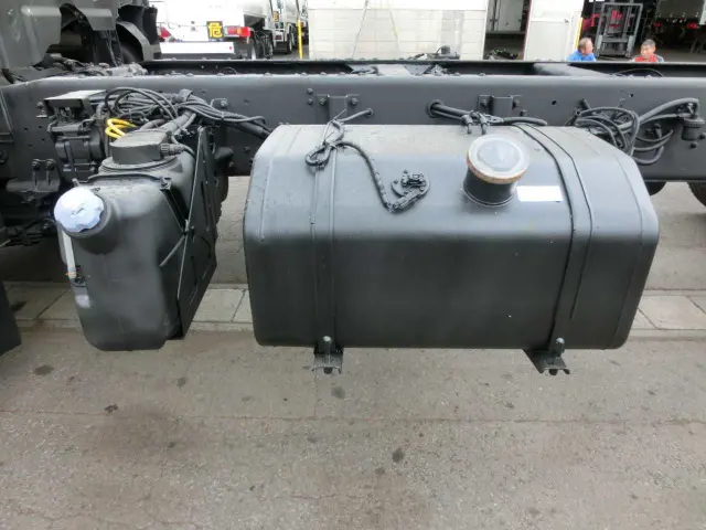 いすゞ ギガ QKG-CYZ77AM(6x4)の写真15