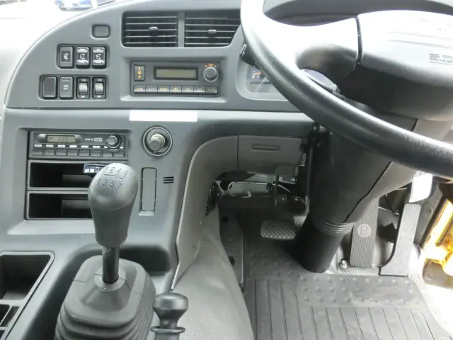 いすゞ ギガ QKG-CYZ77AM(6x4)の写真23