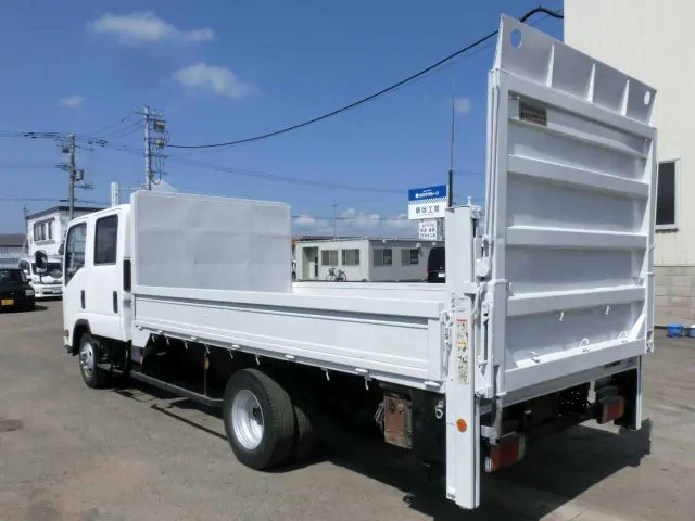 いすゞ エルフ BDG-NPR85AN(2WD)の写真4