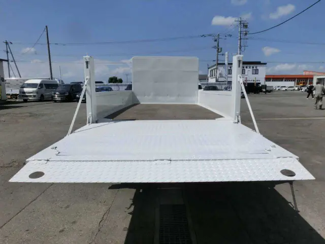 いすゞ エルフ BDG-NPR85AN(2WD)の写真7