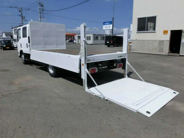 いすゞ エルフ BDG-NPR85AN(2WD)の写真9