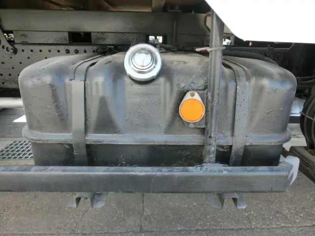 いすゞ エルフ BDG-NPR85AN(2WD)の写真13