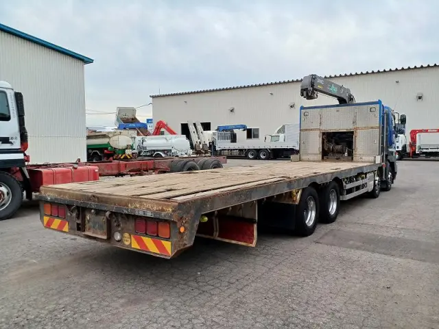 日野 プロフィア LKG-FW1EWBA(8x4)の写真6