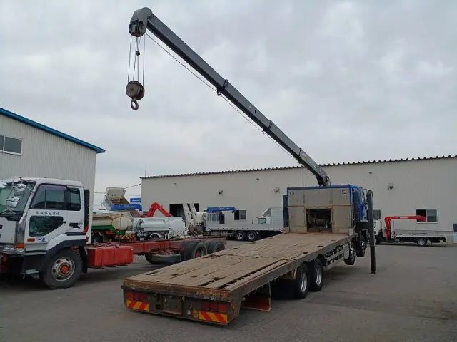 日野 プロフィア LKG-FW1EWBA(8x4)の写真8