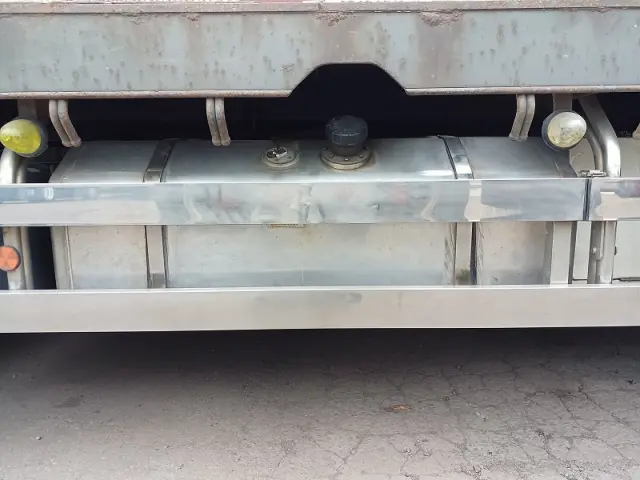 日野 プロフィア LKG-FW1EWBA(8x4)の写真12