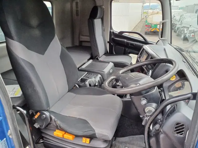 日野 プロフィア LKG-FW1EWBA(8x4)の写真22