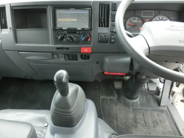 いすゞ エルフ TKG-NPS85AN(4WD)の写真23