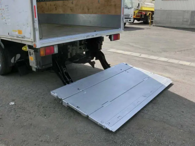 いすゞ エルフ TKG-NPS85AN(4WD)の写真12