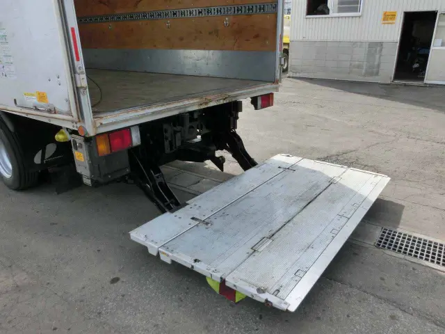 いすゞ エルフ TKG-NPS85AN(4WD)の写真9