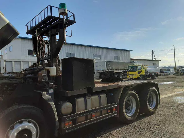 いすゞ ギガ QDG-EXZ52AJ(6x4)の写真16