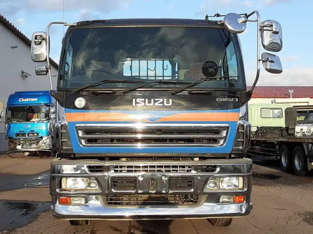 いすゞ ギガ PJ-CYZ51V6(6x4)の写真3