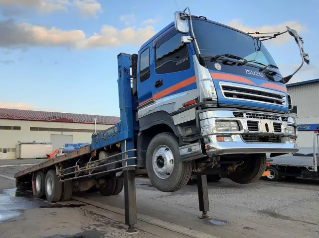 いすゞ ギガ PJ-CYZ51V6(6x4)の写真9