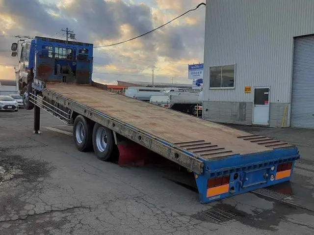 いすゞ ギガ PJ-CYZ51V6(6x4)の写真10