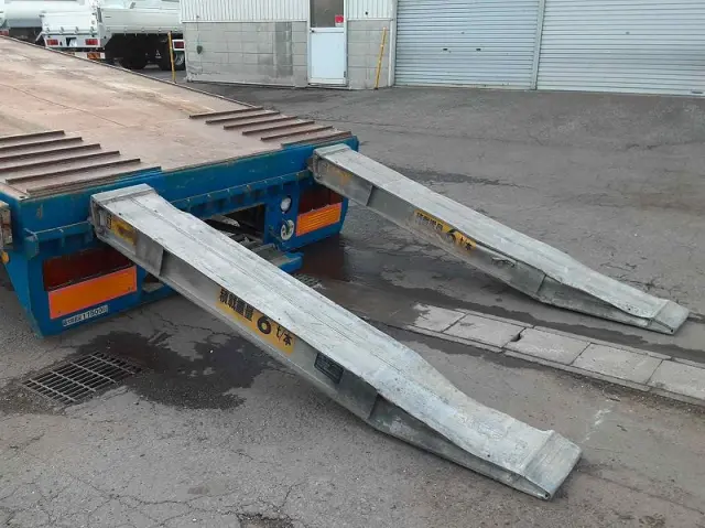 いすゞ ギガ PJ-CYZ51V6(6x4)の写真18