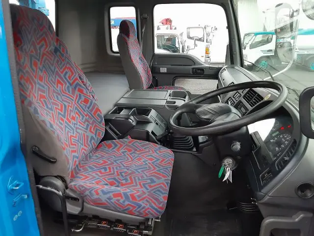 いすゞ ギガ PJ-CYZ51V6(6x4)の写真22