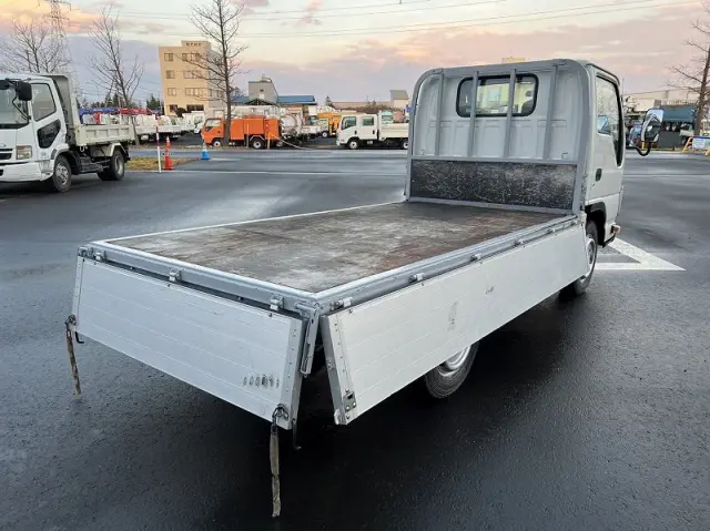 いすゞ エルフ TKG-NHS85A(4WD)の写真10