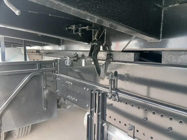 日野 プロフィア 2DG-FS1AHE(6x4)の写真14