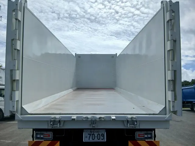 日野 プロフィア 2DG-FS1AJE(6x4)の写真9