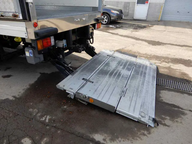 いすゞ エルフ TPG-NPR85AN(2WD)の写真10