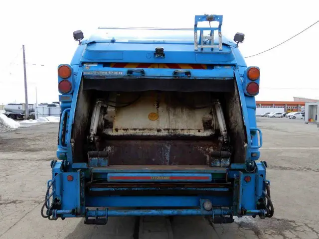 いすゞ フォワード LKG-FTR90S2(2WD)の写真7