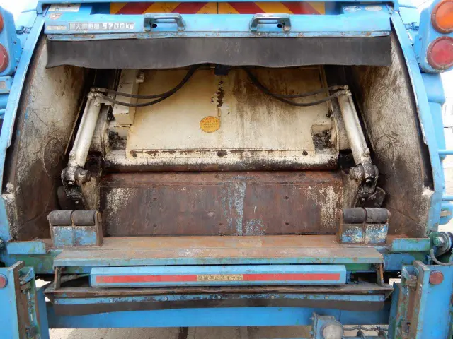 いすゞ フォワード LKG-FTR90S2(2WD)の写真8