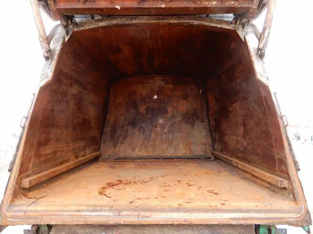 いすゞ フォワード LKG-FTR90S2(2WD)の写真9